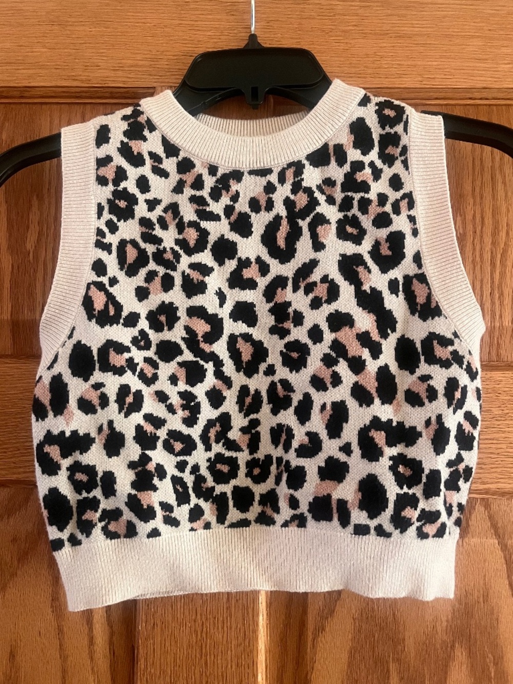 Cropped leopard print sweater vest